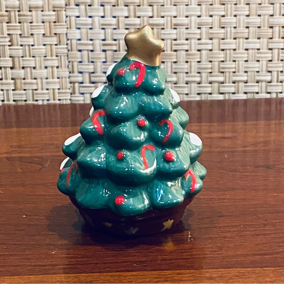 🎄NWOB Christmas Tree Ceramic Salt & Pepper Shakers - Picture 4 of 7